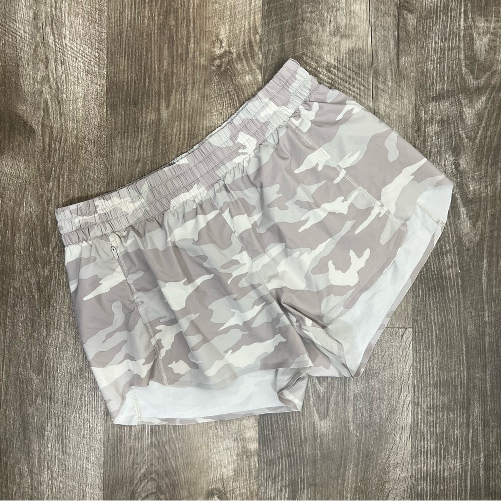 Athleta Camo Hustle 3" Shorts